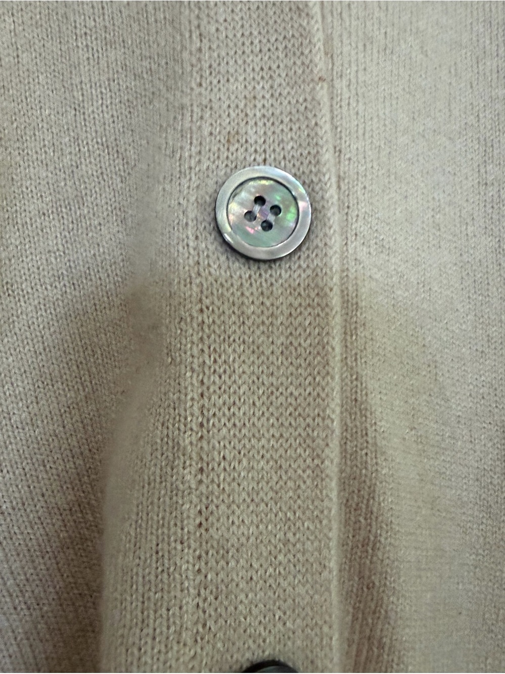 RIANI Luxury Beige V-Neck Cardigan - 50% Merino Wool, 30% Silk, 20% Cashmere- 16 - Picture 5 of 10